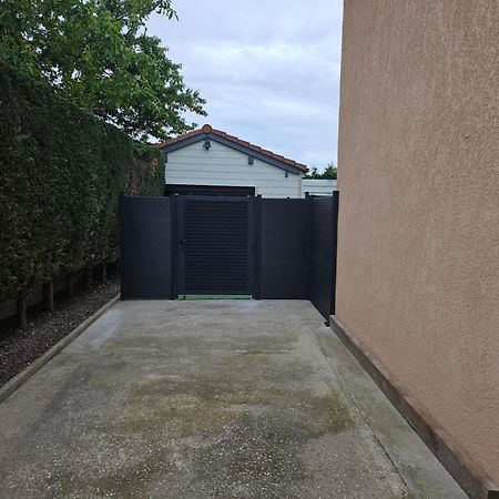 Hebergement Privee Jaccuzzi En Supplement Saint-Clair-du-Rhone Exterior photo