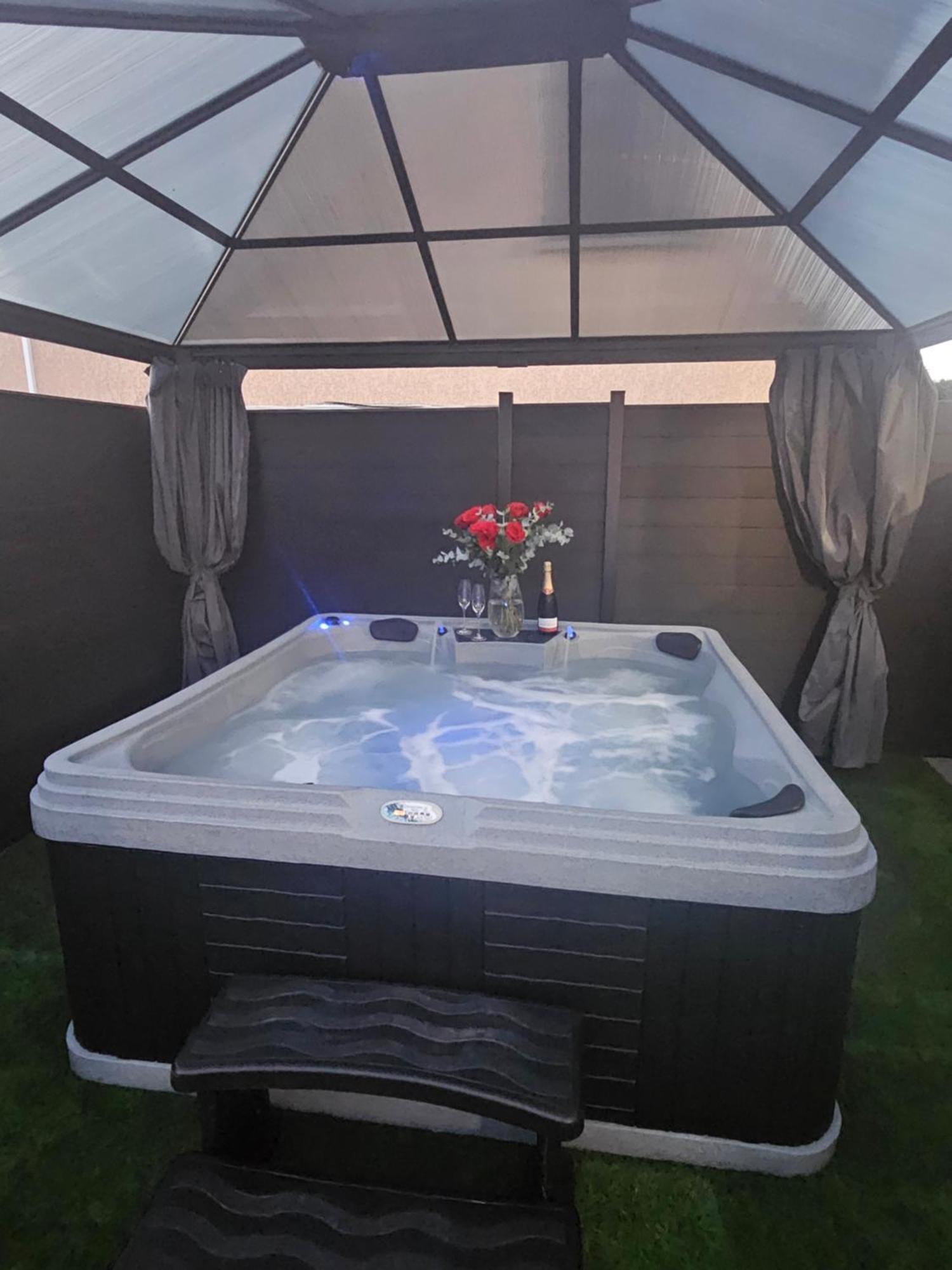 Hebergement Privee Jaccuzzi En Supplement Saint-Clair-du-Rhone Exterior photo
