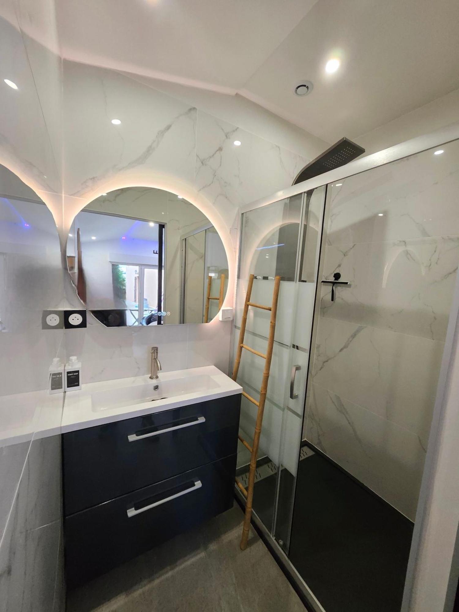 Hebergement Privee Jaccuzzi En Supplement Saint-Clair-du-Rhone Exterior photo