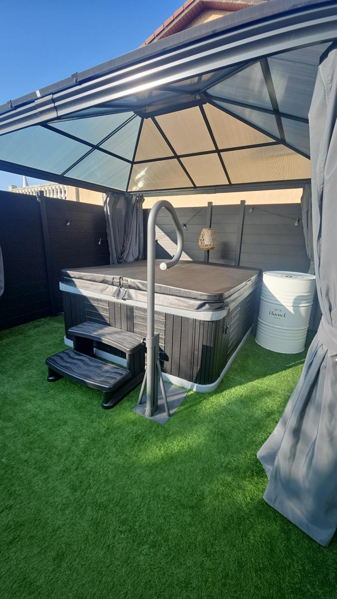 Hebergement Privee Jaccuzzi En Supplement Saint-Clair-du-Rhone Exterior photo